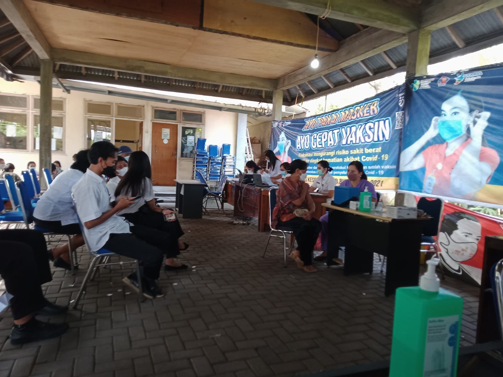 Vaksinasi Covid-19 di Pos Dinas Kesehatan Kabupaten Buleleng